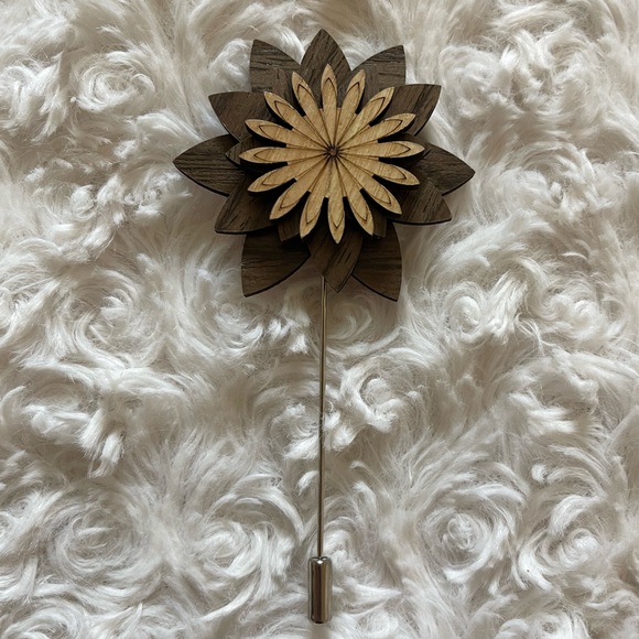 Modern Minimalistic Wooden Flower Lapel Pin 3D - Picture 2 of 4